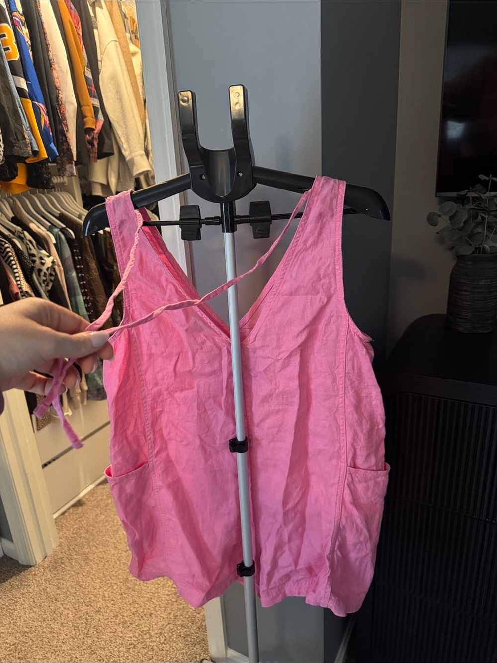 Women's Pink V-Neck Sleeveless Linen-Blend romper with Pockets - Picture 6 of 6